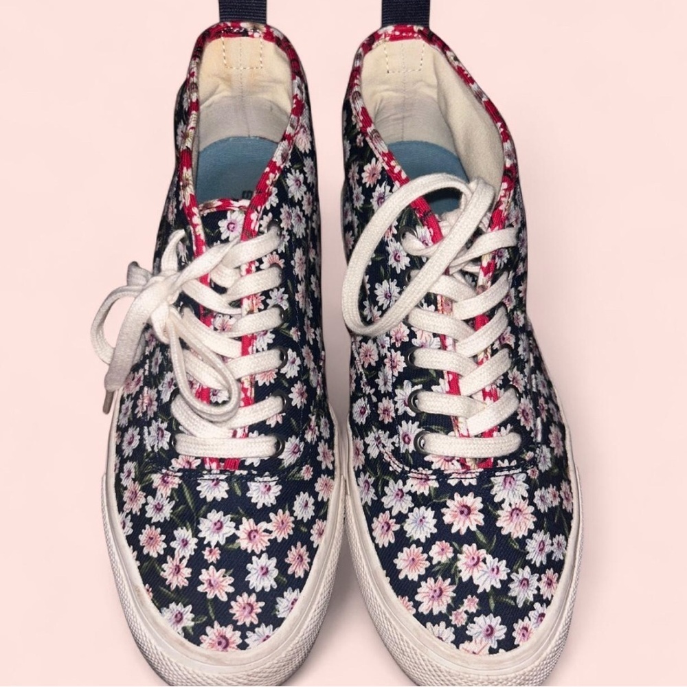 SeaVees Pink and Black Casual Sneakers - Picture 2 of 8
